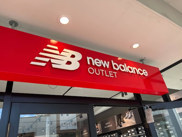 「超かっこいいです」「気持ちいい」ニューバランスの“厚底スニーカー”が大好評！　「足が包まれる感覚」「柔らかな履き心地」「重厚感あるけど軽い」