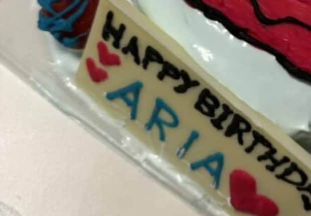 誕生日直前の娘からキャラクターケーキをお願いされた母→用意したのは……「すごいすごい！！！」「めちゃくちゃうらやましい…」