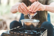 「50年経っても美味しくてありがとう」　“トッピングなしでもうまい袋麺”って？　ランキング上位に「安いとは言え、あなどれません」「袋ラーメンのチャンピオン」の声