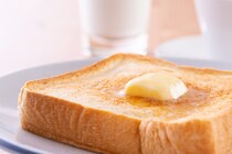 「スーパーで買える中では1番好き」　“焼いただけでうまい食パン”といえば？　ランキング上位に「ハリウッドザコシショウのせいで購入」「無意識にかごに入れていた…」の声も