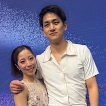 「マジこれどうなってんの!?」　“りくりゅう”エキシビション、五輪公式が投稿した「衝撃の一枚」に「本番よりやばい」「重力どこいった」