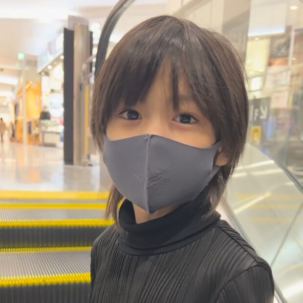 幼少期から「ジャニーズ顔」と言われた6歳息子→4年後……　現在の姿に「これで10歳!?」「うちの娘の許嫁になって下さい」