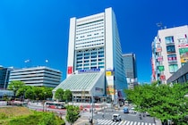 「今まで住んで1番楽しかった街！」新宿勤務なら住みたい“JR中央線快速の駅”第1位に「ラーメン屋も居酒屋も充実」「山手線沿線と比べて家賃も安い」の声