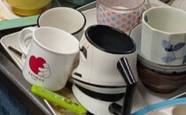 「これを毎食！？」8人家族、夕食後のキッチンに悲鳴　“衝撃の光景”に「尊敬しかない」「業務用の食洗機を」