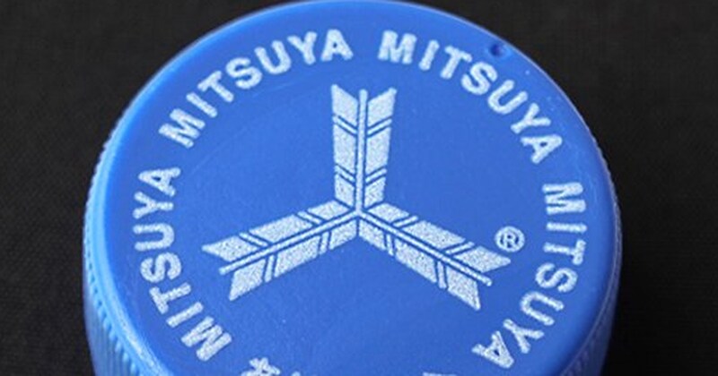 ごく普通のペットボトルのフタ→画家の手にかかると……「これはすごい！」　目を奪われる“驚きのアート作品”に「音が聞こえてきそう」「わぁ、美しい」