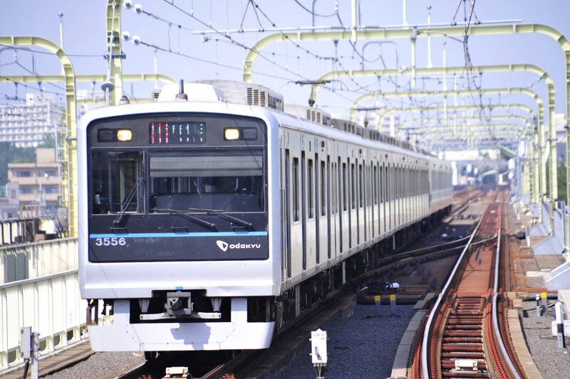 【50代以上の都民に聞いた】新宿勤務なら住みたい「小田急小田原線の駅(新宿・南新宿以外)」ランキング! 2位は「経堂」と「代々木上原」、1位は?