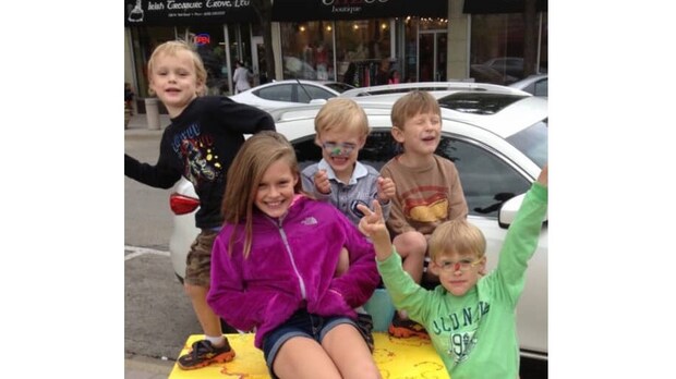 大きな姉と、小さな4人の弟たち→大人になったら……　1270万表示の“衝撃の姿”に「聖なる遺伝子！」「義理の妹いらない？」【海外】