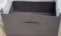 ダイソー収納ボックスに、パパがなぜか“カーテン”を貼ると……「3歳の娘が大ハマり」魔法の光景が話題