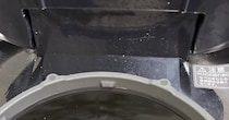 ママが米を炊飯器に入れ、ふたを閉めようとしたら……　「やっちまったなぁ」まさかの光景に「炊く前で良かった」