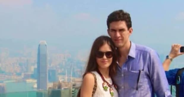 新婚旅行で、香港に行った夫妻→13年後……「わぁあああ」　同じ場所で再現した“現在の姿”が84万再生「どんどん素敵に」【海外】