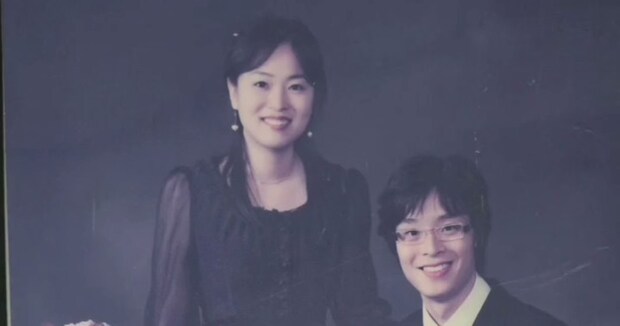 結婚1年目、初々しく寄り添う2人→21年後……「うわぁって声出た」 現在の姿が197万再生「これは拍手」「なんで歳取らないの?」【海外】