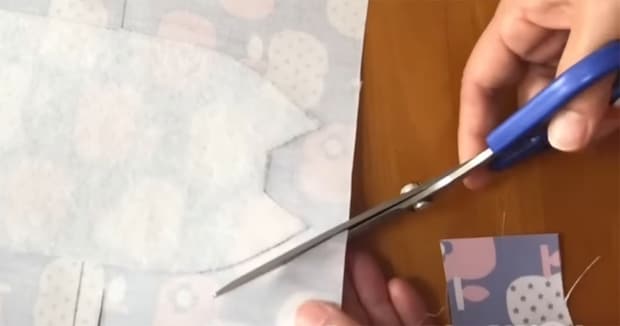 生地をカット→組み立てると……　パカッと開いて自立する“便利アイテム”が完成！「ピクニックに持って行きたい」