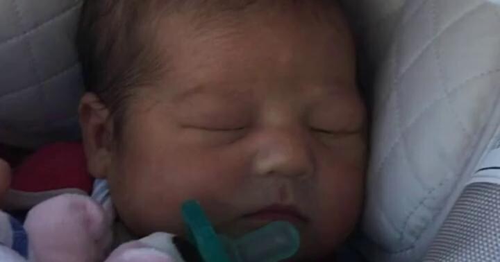 「これはすごい」生まれたての赤ちゃん→“毎月”撮り続け、10年後……　現在の姿に「見ただけで泣けてきます」