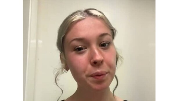 ブロンドヘアの18歳女性、後ろを向くと……「どうやったの？」　1500万再生の“驚きの光景”に「あまりにも衝撃的」「なんてこった！」【海外】
