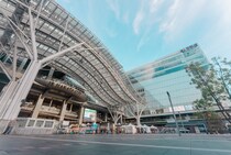 【30代以下が選ぶ】買ってきてほしい「博多土産」ランキング！　2位は「辛子めんたい風味 めんべい」、1位は？