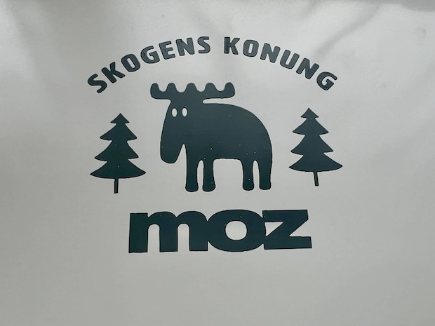 「まさにコレ！！」　moz（モズ）の“ちょうどいいサコッシュ”が大好評！　「手頃な大きさでタブレットも入る」「軽くていい」「財布、携帯+αが入る」