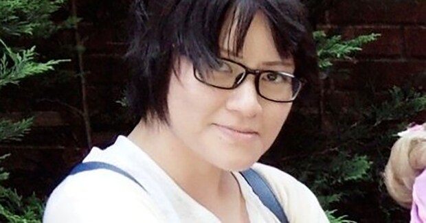 真面目なメガネ姿の女性→挫折乗り越え10年後……　別人のような姿に「かっけぇ」「努力の天才やん」