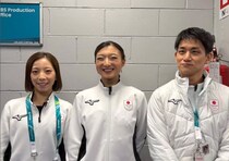 “りくりゅう”が坂本花織と記念撮影→足元を見ると……　木原龍一の“まさかの配慮”に「気遣いのレベルがすごい」「ファンになりました」