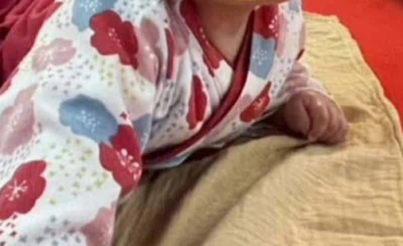 ママ「生成AIではありません」 初節句の0歳娘、背後を見ると……「すげぇww」「誰のライブかと」 まさかの絶景が480万表示