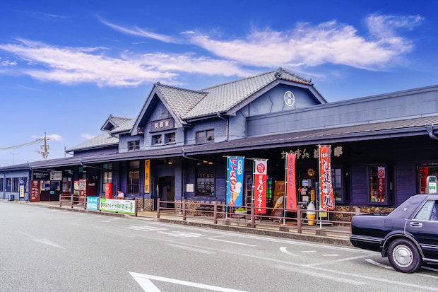 「平日でも駐車場はほぼ満車」　熊本県の“グルメがとにかくおいしい道の駅”が大好評！　「阿蘇の自然を楽しむ拠点として人気」「マストで寄るべきスポット」
