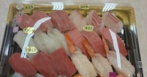 スーパーの5000円のお寿司→24歳妻が“えぐい値引き”に大興奮　「これは優勝すぎませんか？」「羨ましいです」