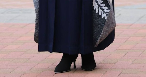 娘の大学卒業式→望遠レンズ持ち込んだ父がシャッターを切り続け……　400枚撮ったうちの4枚に「芸能人？」「パンフに載せるべきでは」