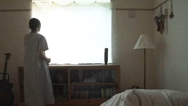 「センスに魅せられました」「オシャレなお家」　“アンティーク好き夫婦”の賃貸2DK　古道具に囲まれた“シンプルな暮らし”がステキ