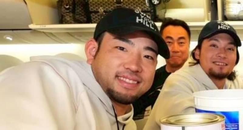 「人柄を感じる」菊池雄星、飛行機で“チームメイトに配った本“話題「やっと店頭で見つけた」「これは目に優しい！」