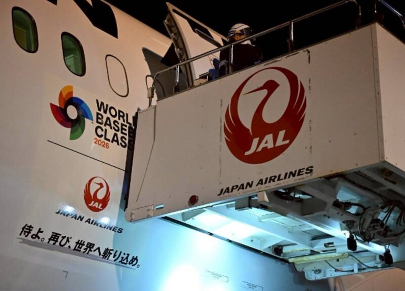 侍ジャパンが“13時間移動”のJAL機→“大谷翔平らが座ったシート”に「エコノミーじゃなくてよかった」「もしかしたらオオタニサンには……」【WBC】