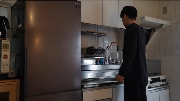 築60年の団地で暮らす40代男性、整えられた部屋で自分に作る1人飯は……　「尊敬しかありません」「とてもお洒落」