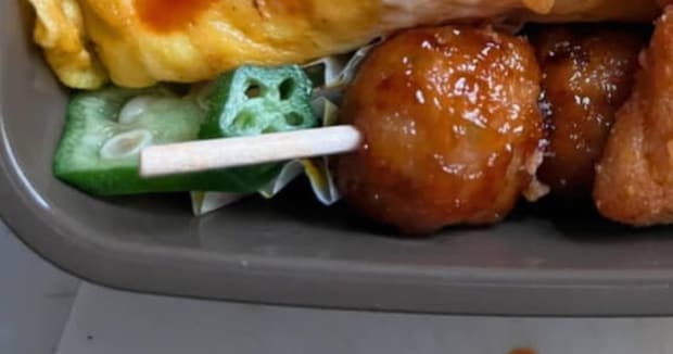 母「不器用なお母さんにはこれが限界でした」→高校を卒業する娘へ作った“最後のお弁当”に「号泣もんですわ」「これ以上素敵なお弁当見たことありません」