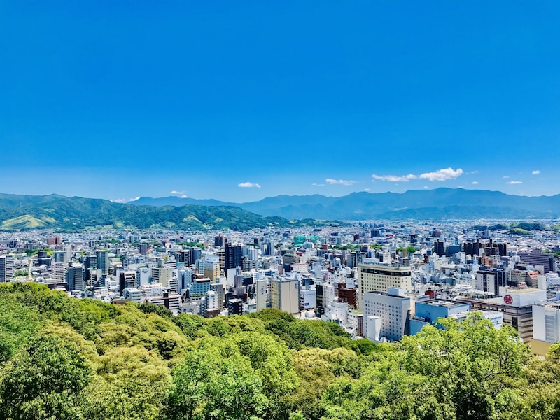 【女性が選ぶ】地元民が本当に住みやすいと思う「愛媛県の市町」ランキング! 2位は「今治市」、1位は?