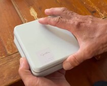 息子夫婦から届いた小さな箱→開けてみると……　驚がくの中身が5万再生「なんてサプライズ」「ドキドキしちゃいました」