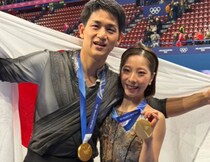 りくりゅう、左手首の“おそろいアイテム”の正体は……　「ブランドが気になります」「可愛すぎる〜」「頂いた直後かな？」とSNS注目