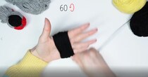 カラフルな毛糸→手のひらにぐるぐる巻き付けハサミで切ったら……　驚きの完成品に「ただただ素晴らしい」「私も作ってみます！」