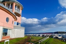 「必ず立ち寄るべき場所」　北海道グルメを超楽しめる“道の駅”が大人気！　「眺めが最高」「ウマいものが勢ぞろいしている」