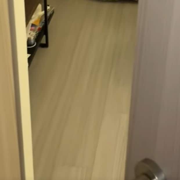 「こんな狭い部屋早く引っ越したい」→工夫して家具を置いたら……　今では大好きになった“一人暮らし6畳部屋”に称賛