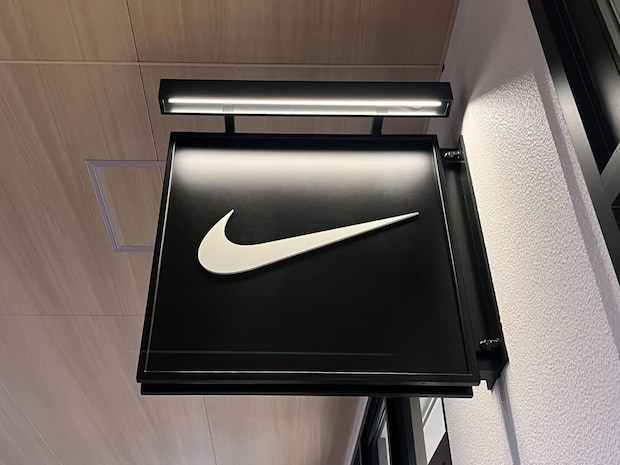 「このシリーズ大好きで3足目」ナイキの“厚底ブラックスニーカー”が大好評　「これしか履いてない」「めっちゃ軽い」「どれだけ歩いても疲れない」「おしゃれで汚れも目立たず◎」