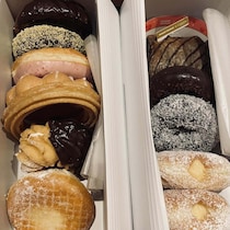 ミスドで自分用にドーナツ12個買った女性→23分後……　目を疑う光景に「えええ！」「嘘だ〜死ぬよ!!」