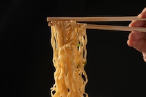「夜食にピッタリ」　40～50代の男性が“最高にうまいと思うカップ麺シリーズ”上位に「麺もスープもおいしいです」「ノンフライ麺なのがいい」の声