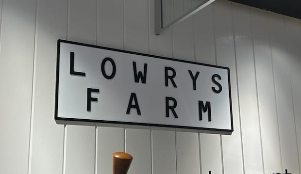 「可愛くて即決でした!」 ローリーズファームのレースデニムに絶賛の声 「体型拾わず体型カバーにもなります」「とても履きやすい」