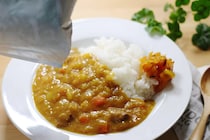 【主婦に聞いた】フードコートに欲しい最強の「カレーチェーン」ランキング！　2位は「ゴーゴーカレー」、1位は？