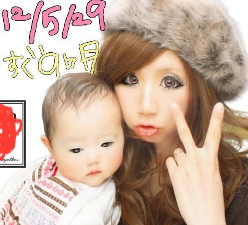 ギャルママと幼い娘の平成プリ→13年後同じポーズで再現したら……「えええまって」 現在の姿に「今の方が若くない?」「憧れます」