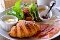 【女性に聞いた】モーニングがおいしいと思う「ファミレスチェーン」ランキングTOP10！　第1位は「ロイヤルホスト」【2026年最新調査結果】