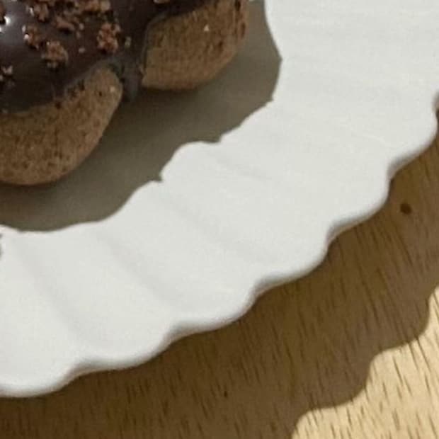 実家で出てきたミスド→お皿の上を見ると……　「羨ましい」「世界で一番贅沢なドーナツ」と146万表示