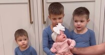 3兄弟の末っ子として生まれた妹→ぎこちなかった4人が1年後……　驚きの変化が1000万再生「本当にステキな家族」「4回見直した」【海外】