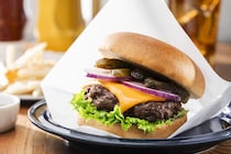 「なにこれうますぎ！」「こんなにおいしいの感動」　“ハンバーガーがおいしい”と思う「ハンバーガーチェーン」ランキング！　2位は「モスバーガー」　1位は？【2026年3月11日時点】