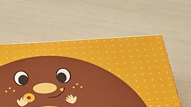 職場で上司に「がんばってるから」と渡されたドーナツの箱→開けると……　最高のご褒美に「小学生だと思われてるのかな」「これ貰えると嬉しい」