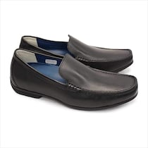 「これで5足目です」「とにかく一番のお気に入りで手放せません！」リーガルの“本革モカシン”が大人気 「履いた瞬間に思わず笑みがこぼれてしまいました」「サンダルのように履き脱ぎが楽」