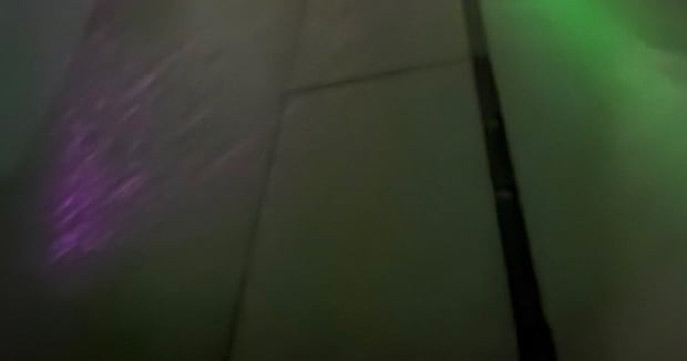 パリ行きの飛行機→ふと窓の外を見たら……「すごいすごいすごい!!!」　140万表示の“感動の光景”に「こんなことあるんですね」「羨ましい～」